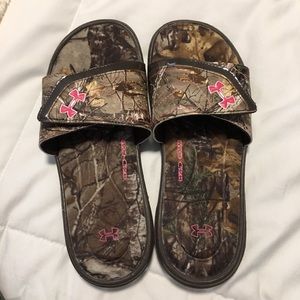 Ladies Under Armour slides/sandals size 8